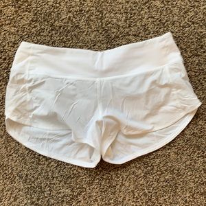 White lululemon 2.5” speed up short size 6